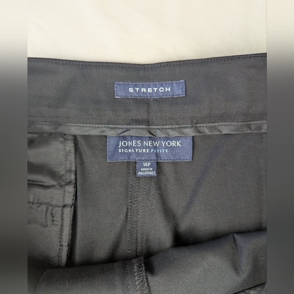 Jones New York Classic Black Women's Shorts - Picture 3 of 4